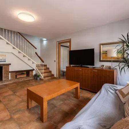 Cozy House In Center
