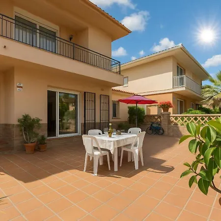 Cozy House In Center Salou